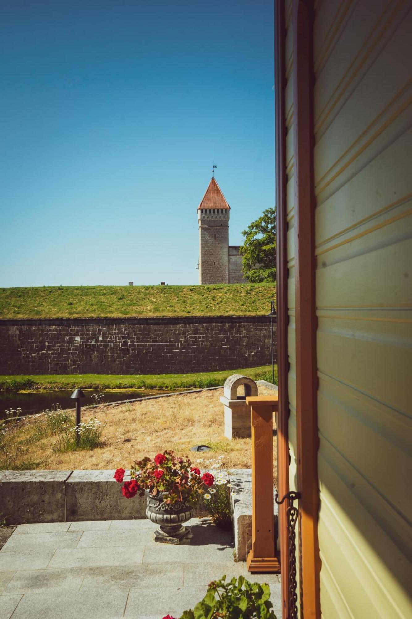 Ekesparre Boutique Hotel Kuressaare Exterior foto